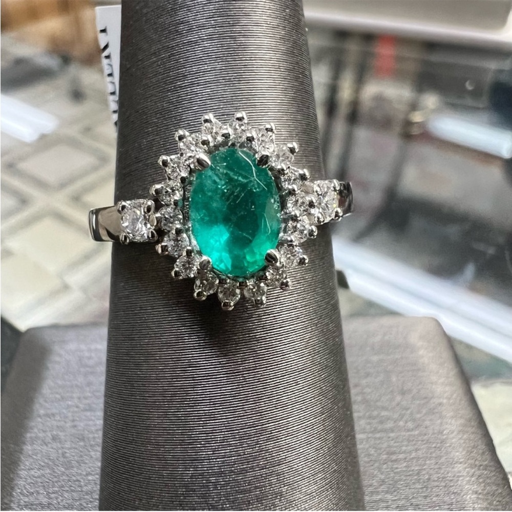 14K White gold Diamond & Emerald Ring